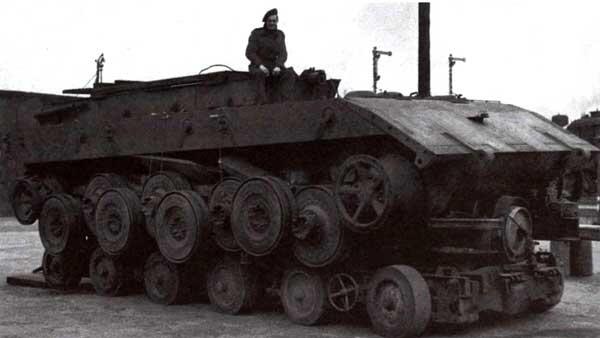 Шасси танка Е100 на специальной транспортной тележке в Бовингтоне - фото 32