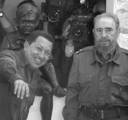Уго Чавес и Фидель Кастро А потом и вовсе оказалось что пока сторонники - фото 8