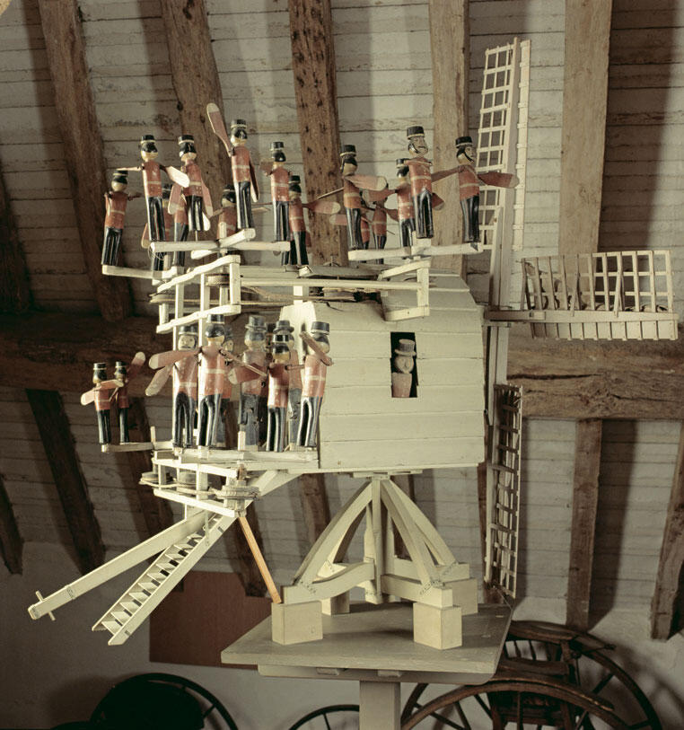 Автомат с мельницей и солдатами ок 1600 года Model windmill c1600 wood - фото 136