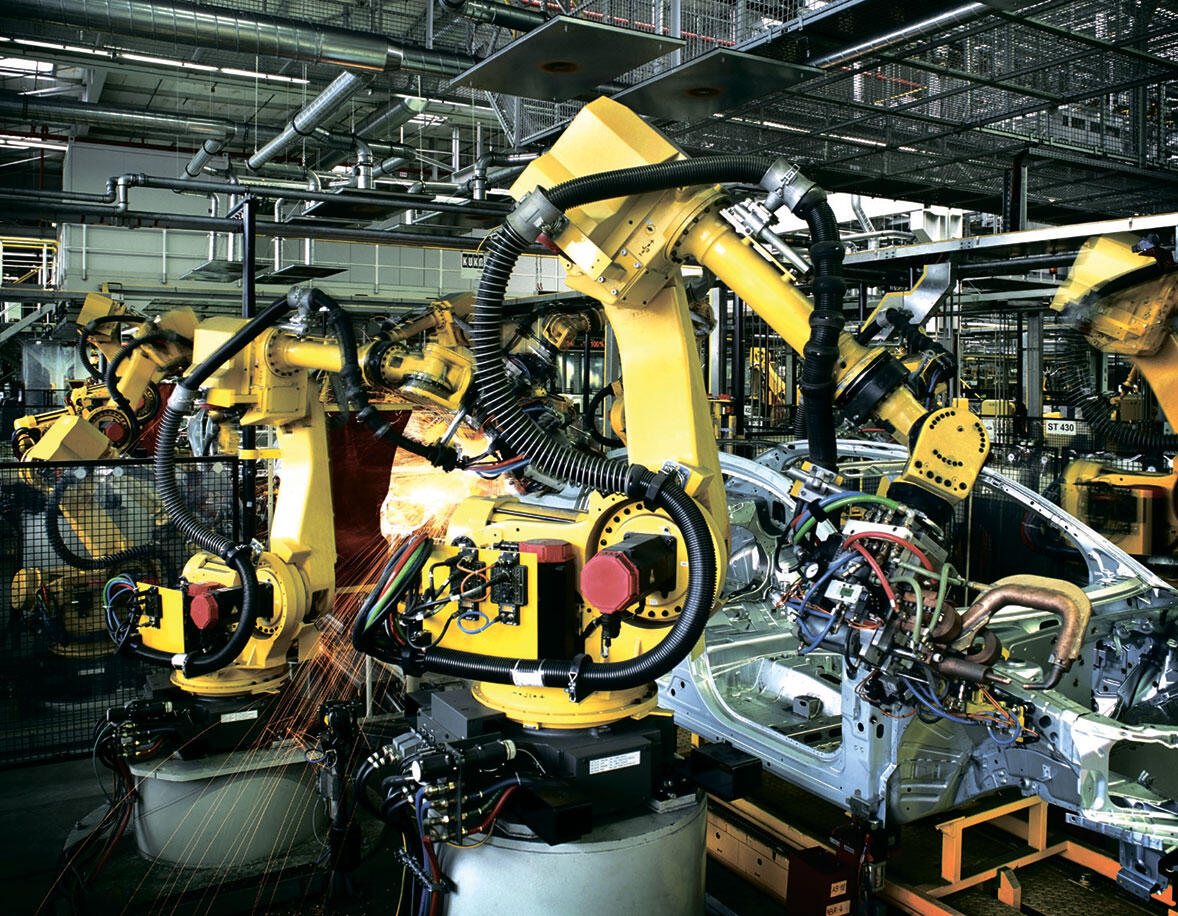 Роботы на автомобильном заводе Rainer Plendl Shutterstock Роботыдояры на - фото 138