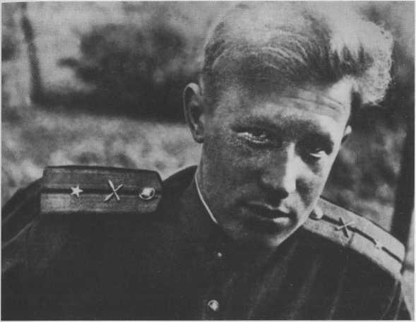 Первый орден лейтенант Дроздов получил в Берлине в апреле 1945 года - фото 27