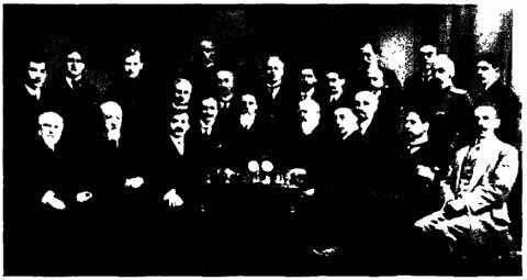Участники СанктПетербургского международного турнира 1914 года Сидят третий - фото 34