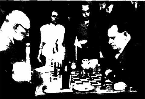 Поединок австрийского гроссмейстера Эрнста Грюпфельда и Александра Алехина на - фото 61