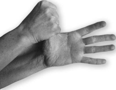 Фото 1 в 7 Пальцами массирующей руки надавливаем на середину ладони чтобы - фото 7