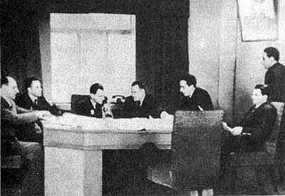 ИЕЧерток докладывает на одном из первых заседаний Совета главных Слева - фото 1