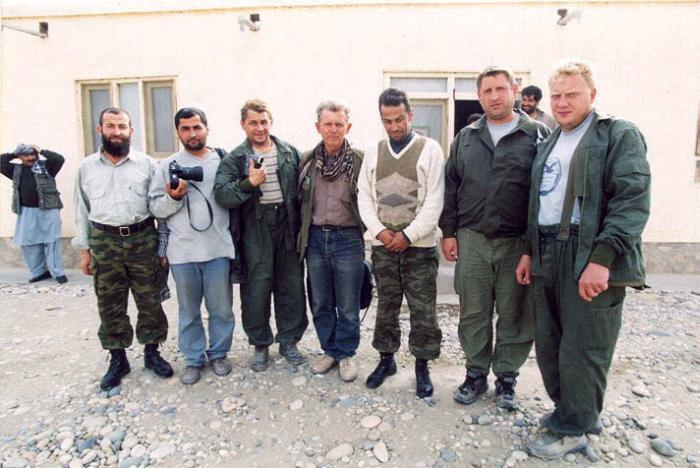 Афганистан 2001 год Мы в гостях у афганского генерала Атикулло Бариаллая с - фото 114