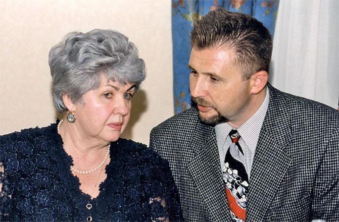 Татьяна Васильевна с сыном Василием Москва 2000 г Председатель Счетной - фото 138