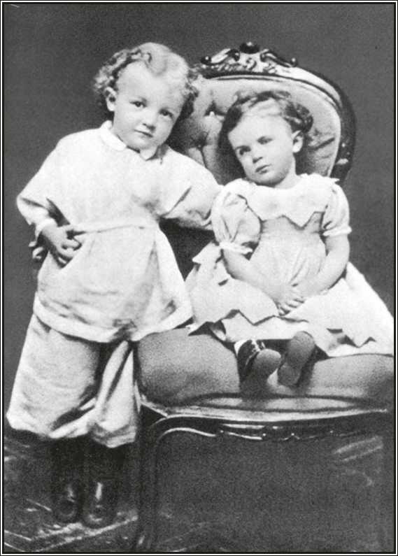 Володя Ульянов в возрасте 4 лет со своей сестрой Ольгой Фотография XIX век - фото 5