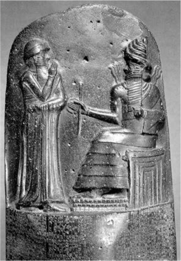 Царь Хаммурапи получает законы от бога Солнца Шамаша Рельеф XVIII в до н - фото 11